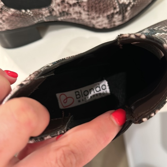 Blondo Emelia Snakeskin Print Waterproof Pointed Toe Booties Boots Shoes Snake - Picture 7 of 11